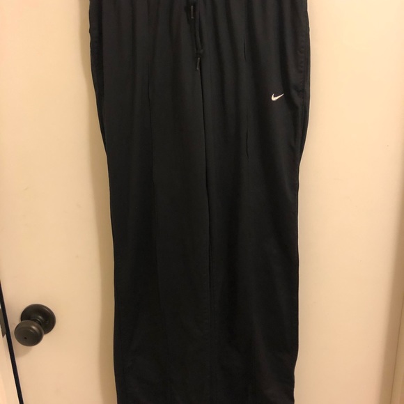 ✖️SOLD✖️ Small Nike Womens Activewear Set - Picture 3 of 3